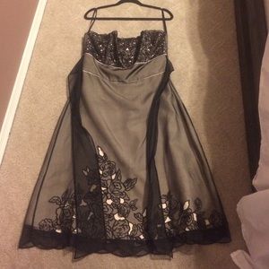 Black/cream party dress