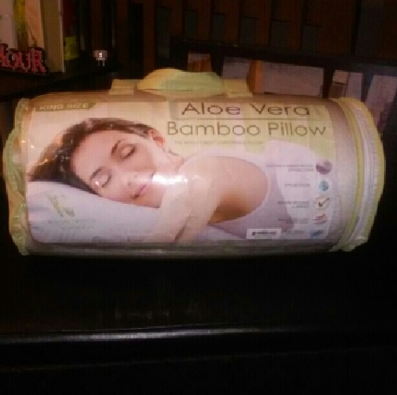 📌SOLD📌New King Size Aloe Vera Bamboo Pillow