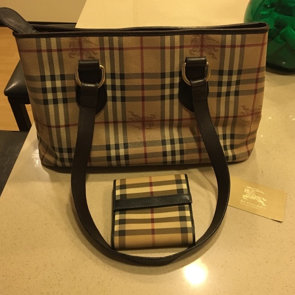Burberry purse with matching wallet