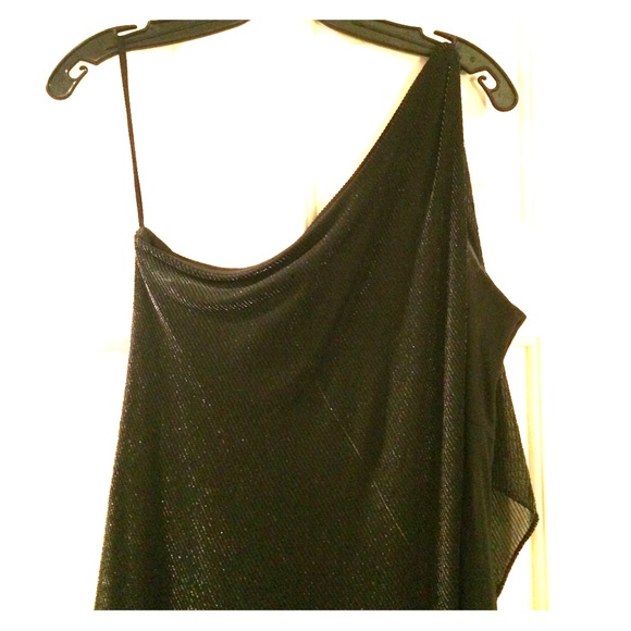 🌟 Host Pick! Shimmery one-shoulder black dress