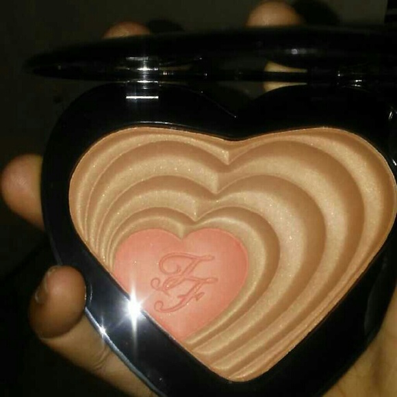 Too Faced Blushing Bronzer Carrie & Big - Picture 2 of 2
