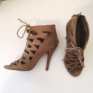 Chinese Laundry Lace Up Taupe Suede Shoes