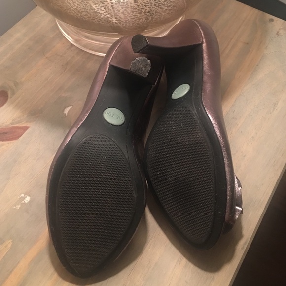 Silver Me Too Peep Toe Pumps - Picture 4 of 4