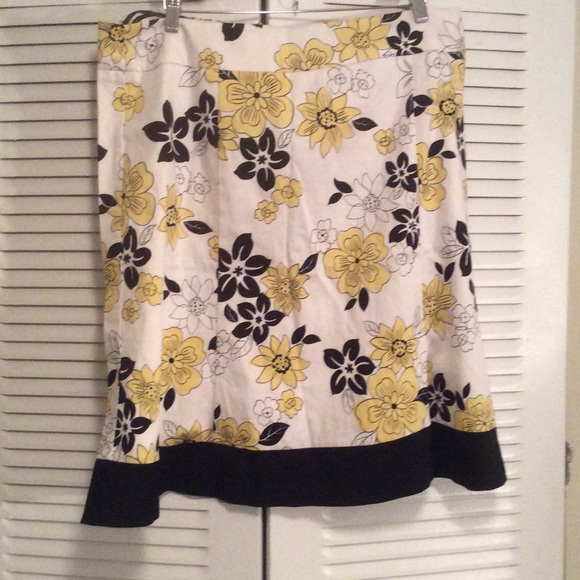 Unbranded flower yellow new  skirt