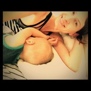 Hey I'm Lacey! Badass-breastfeeding bargain hunter