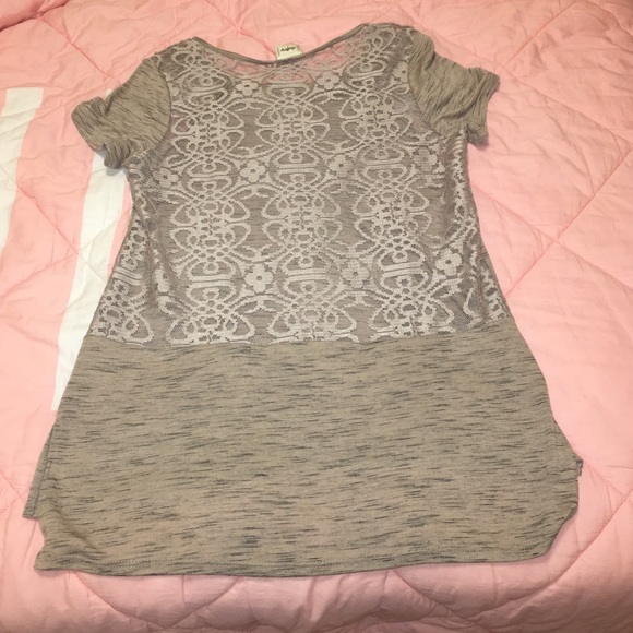 T-Shirt - Picture 2 of 4