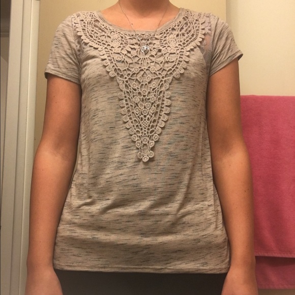T-Shirt - Picture 3 of 4