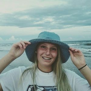 Meet your Posher, Savannah