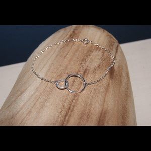 Sterling silver interlocked circle bracelet