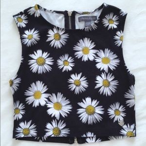 🆕 Kendall & Kylie daisy crop top