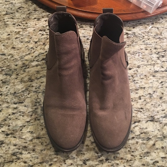 Steve Madden Shoes - STEVE MADDEN BOOTS!
