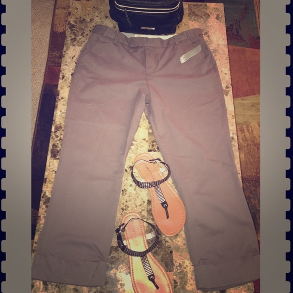 *Brand NWT* Old Navy Mid Rise Stretch Capri Pants