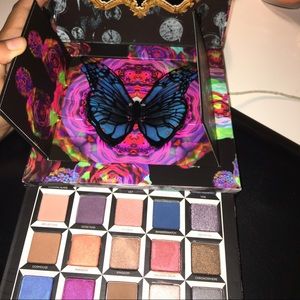 Urban Decay- Through the looking glass palette