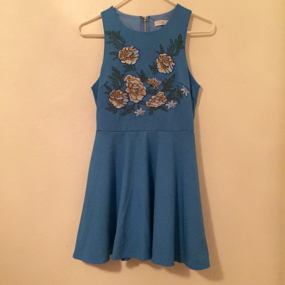 Tobi Dresses & Skirts - SALE🎉 Stunning Blue Floral Tobi Dress
