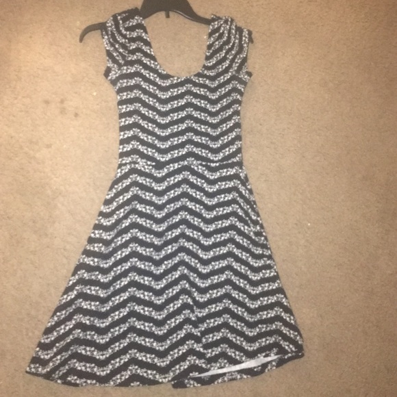 Short backless midi dress with small bow