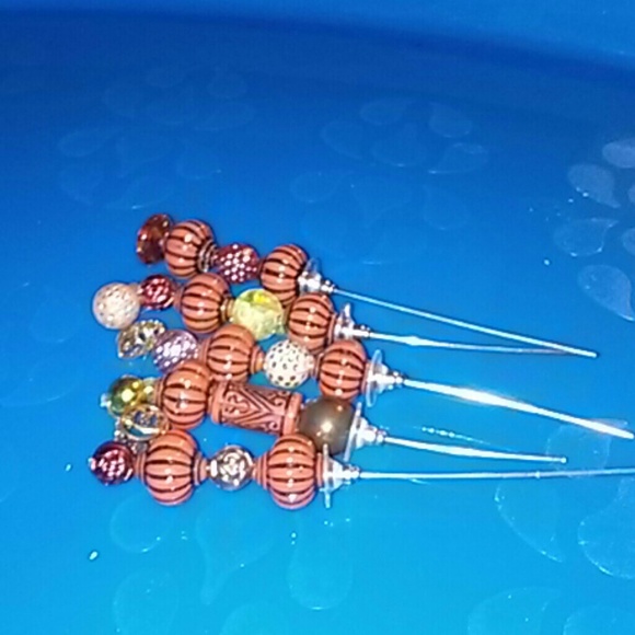 Pins - Picture 1 of 1