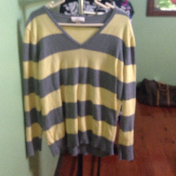Sweater - Picture 1 of 2