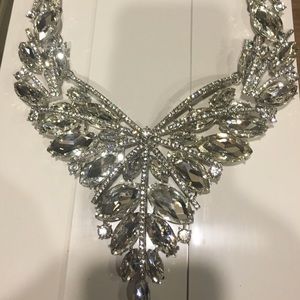 Beautiful necklace... lots of bling!