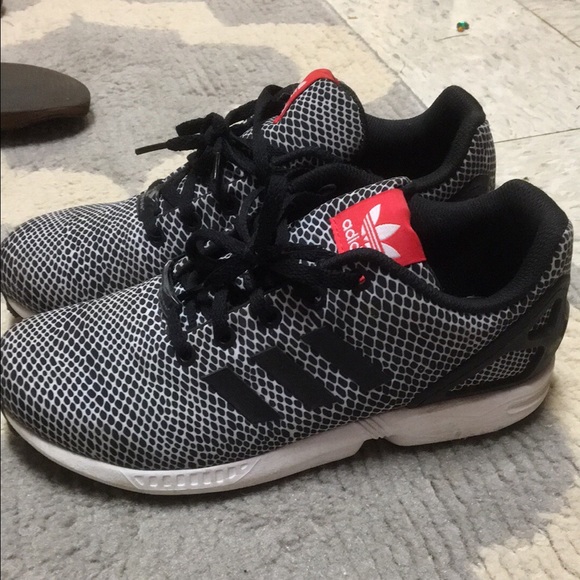 Adidas z flux kids 6.5 fits as women's 8!