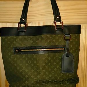 Louis Vuitton $$$UNTIL 8am$$$