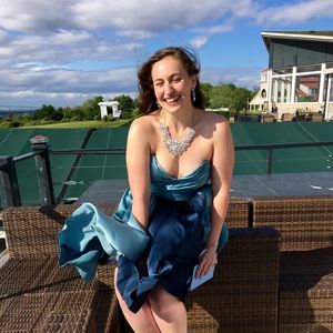 Meet your Posher, Elizabeth