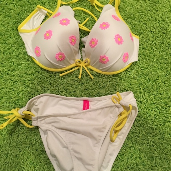 Victoria's Secret daisy bathing suit - Picture 1 of 2