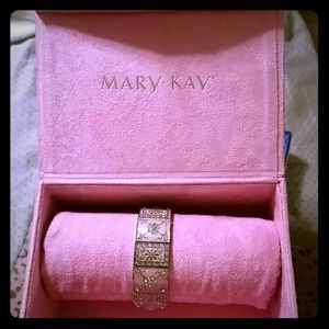 Mary kay braclet