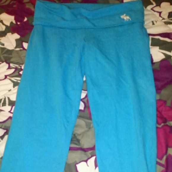 Abercrombie Crop Yogas