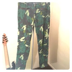 Cabi Skinny Jeans in Girly Camouflage