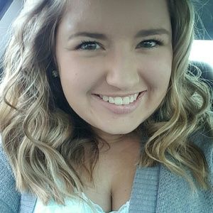 Meet your Posher, Hilary