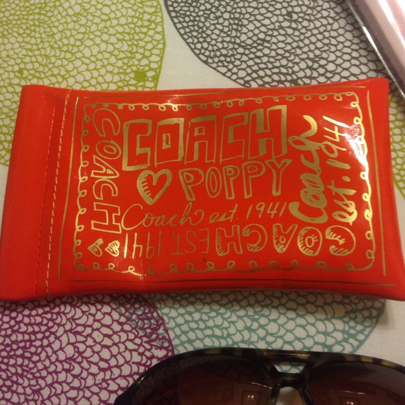 Coach Sunglasses with pouch! - Picture 4 of 4