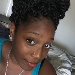 Meet your Posher, Monique