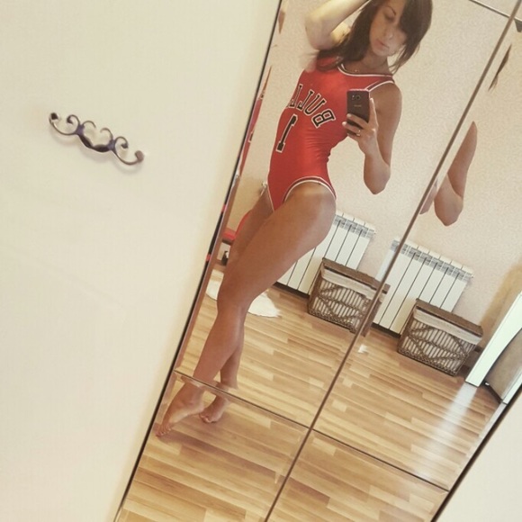 🆕 Beyoncé BULLS Red Bodysuit Jersey Sizes S-XL ⭐️ - Picture 5 of 8