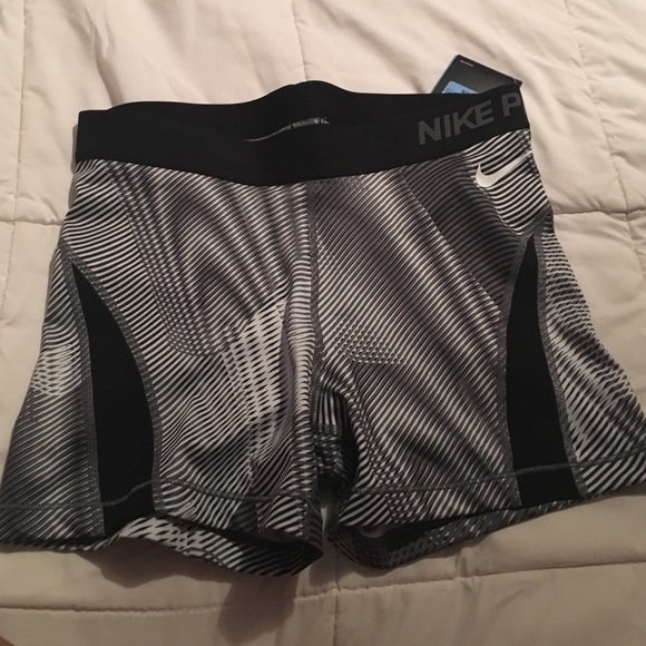 Nike Pants - Nike Pro Frequency Shorts