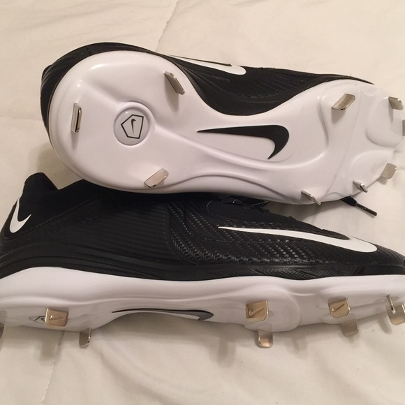 🎉New Cleats🎉 - Picture 3 of 4