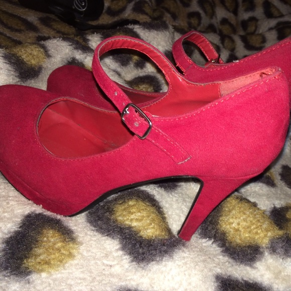 Shoes - Picture 1 of 1