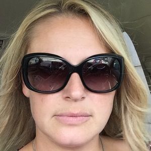 Meet your Posher, Missy