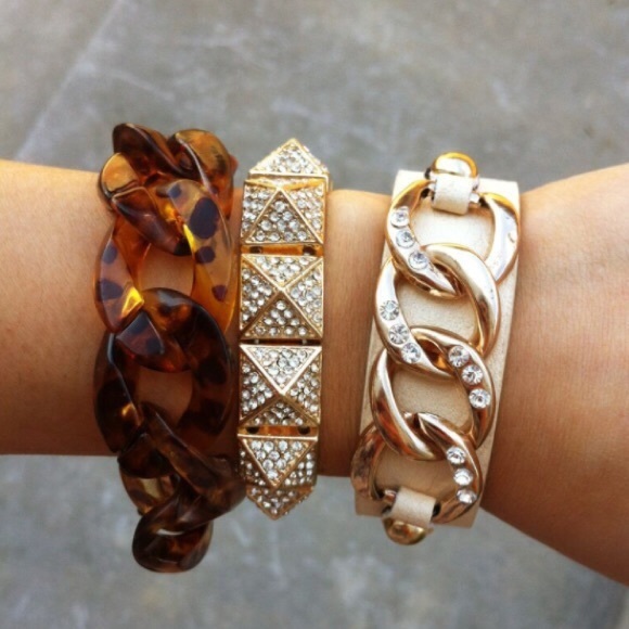 Gold Chain Leather Bracelet - Picture 2 of 3