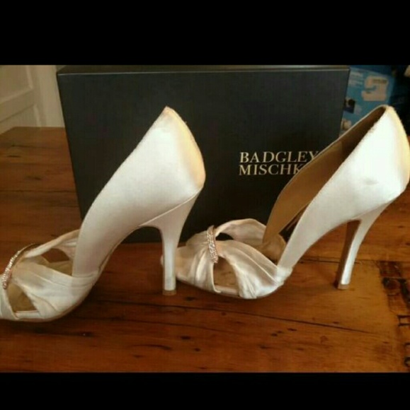Badgley Michska Off White Wedding Bridal Pumps 10