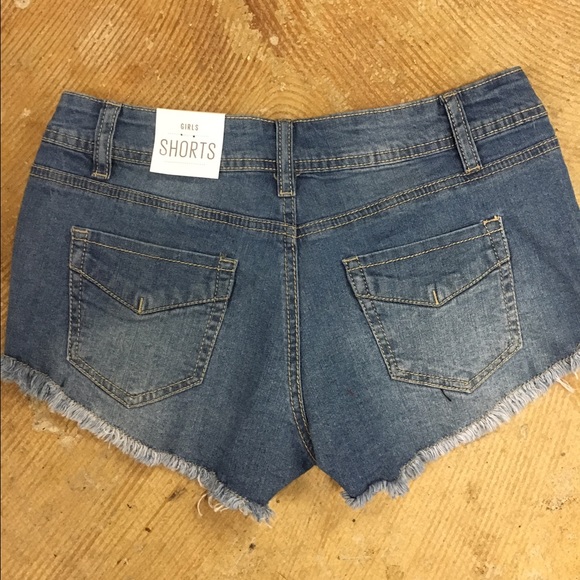 Brand-new Denim shorts - Picture 2 of 2