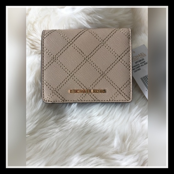 SOLD ON EBAY 🎉NEW Michael Kors Carryall Wallet🎉 - Picture 1 of 4