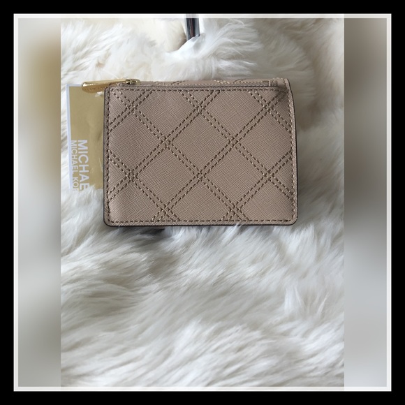 SOLD ON EBAY 🎉NEW Michael Kors Carryall Wallet🎉 - Picture 2 of 4