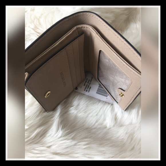 SOLD ON EBAY 🎉NEW Michael Kors Carryall Wallet🎉 - Picture 4 of 4