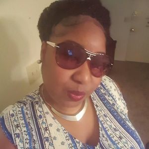 Meet your Posher, Ebonique