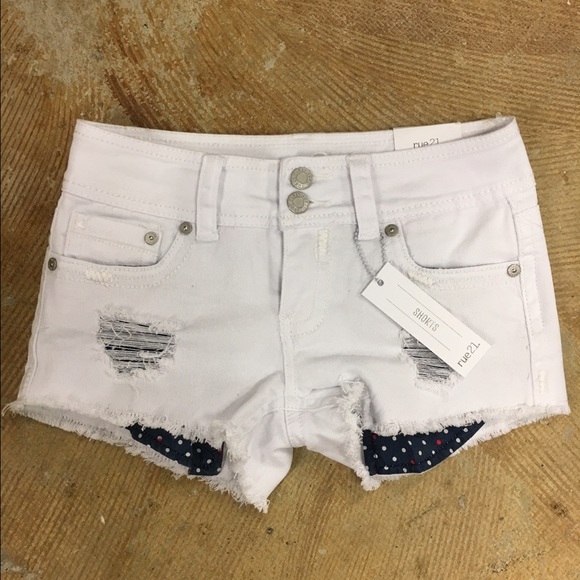 Brand-new pair of shorts with pocket detail