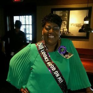 Meet your Posher, Dee