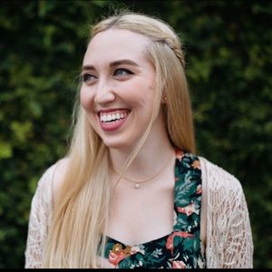 Meet your Posher, Devony