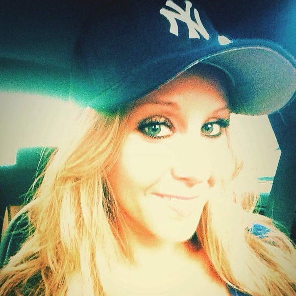 Meet your Posher, Monica - Picture 1 of 1