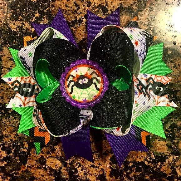 Halloween bow.