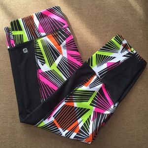 PENZY CAPRI Geo/Black tribal print